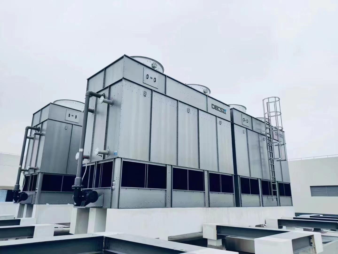 工業生產圓形冷卻塔出現噪音的解決方法